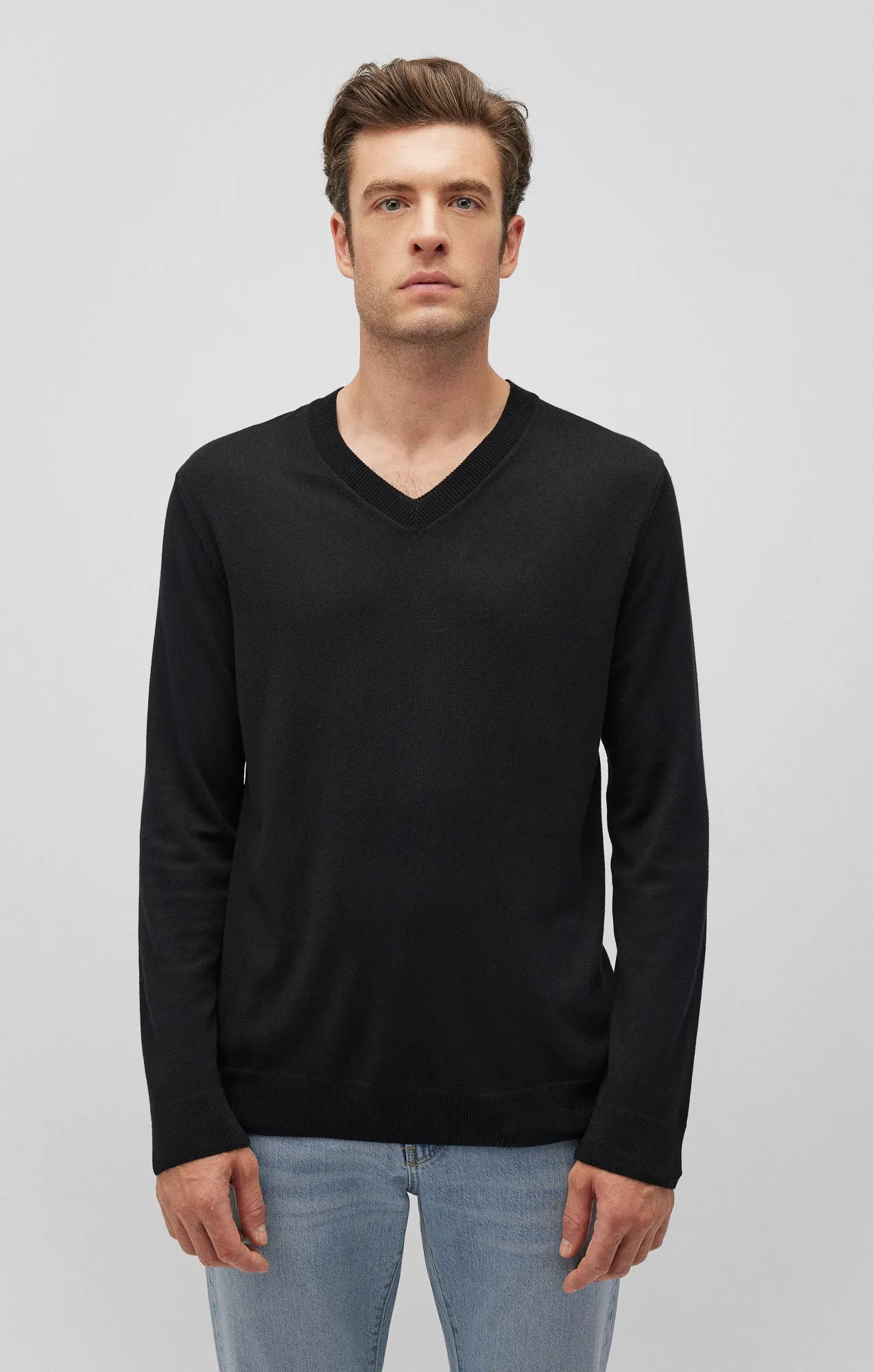 V-NECK SWEATER IN BLACK